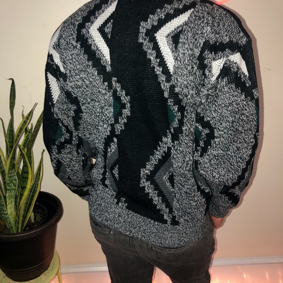90s Vintage Men's Sweater - Picture 2 of 8